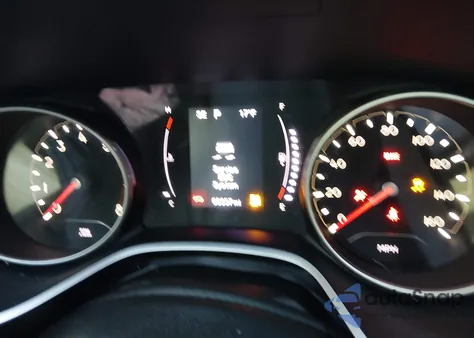 2020 Jeep Compass Latitude 4X4 z USA, uszkodzony, nr VIN 3C4NJDBB6LT133412